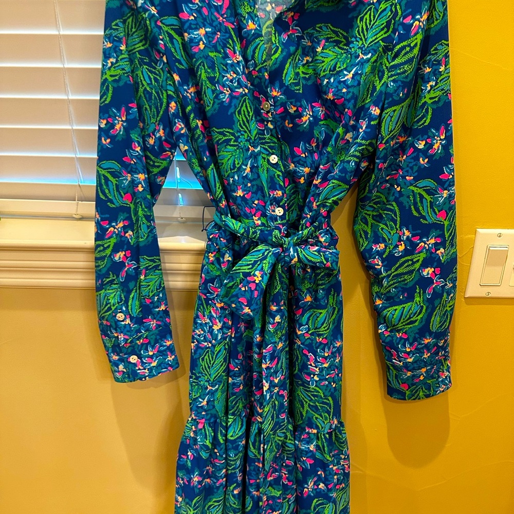 Lily Pulitzer dress. Above knee length..beautiful blue green print. Never worn.